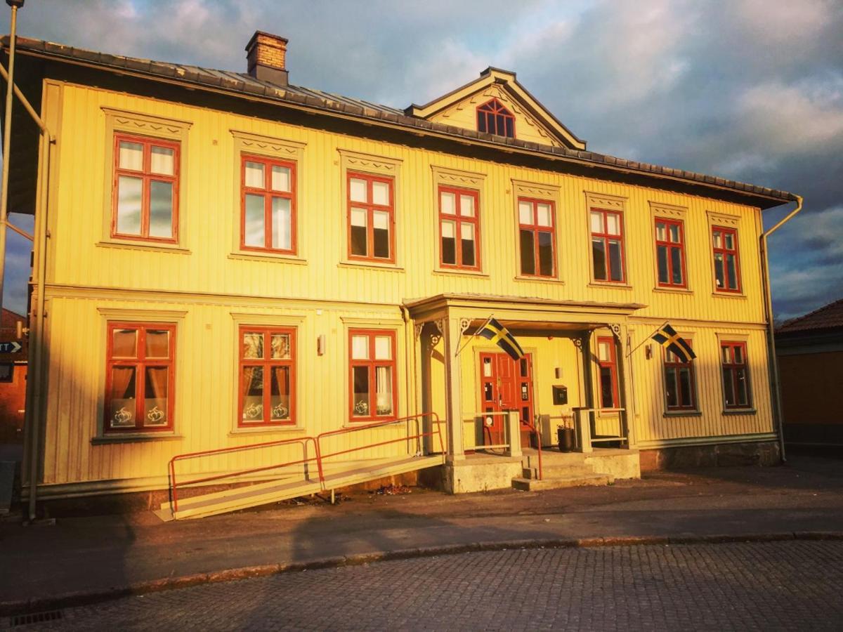 Jaernvaegshotellet B&B Skara Eksteriør bilde