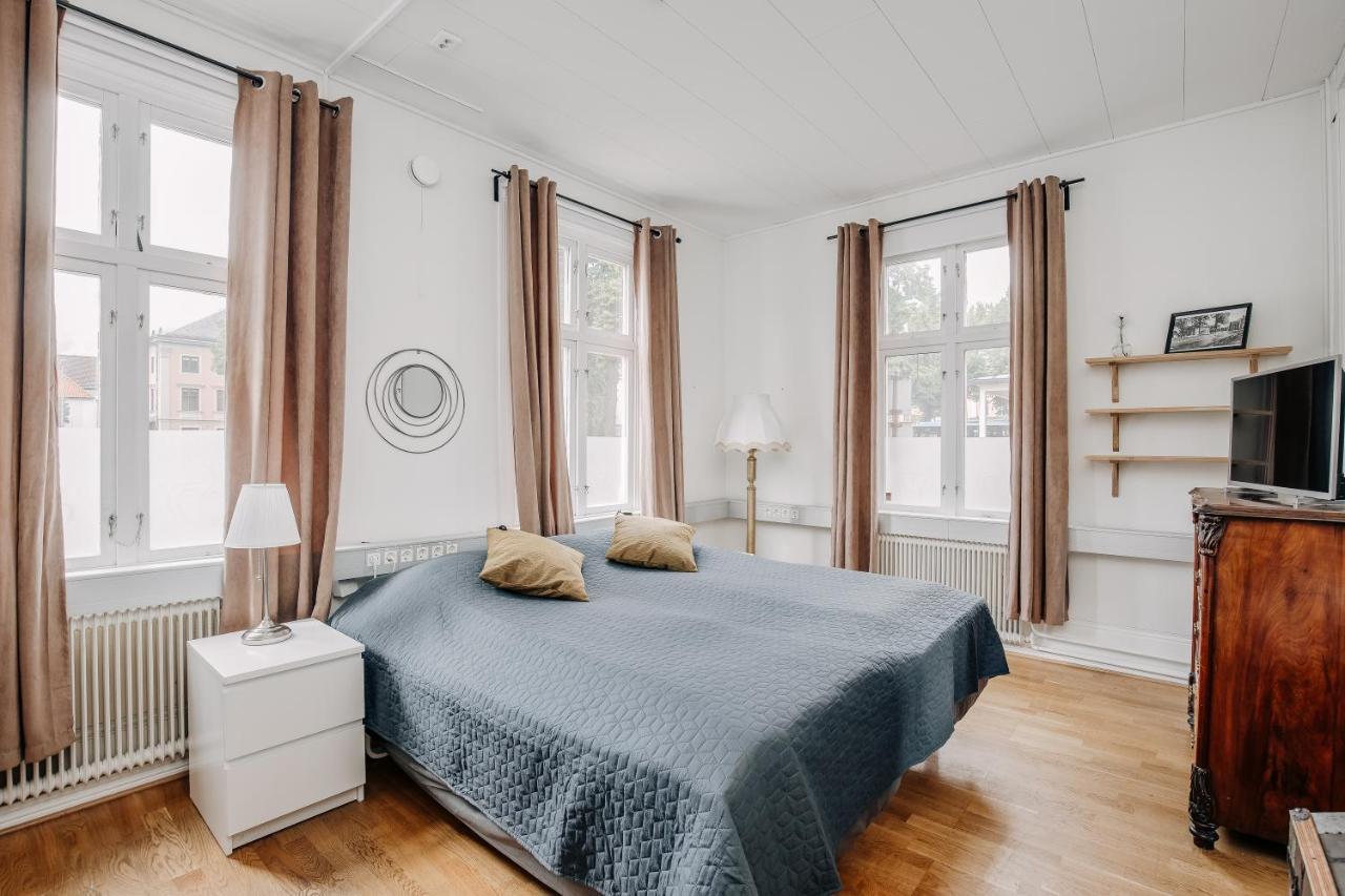 Jaernvaegshotellet B&B Skara Eksteriør bilde