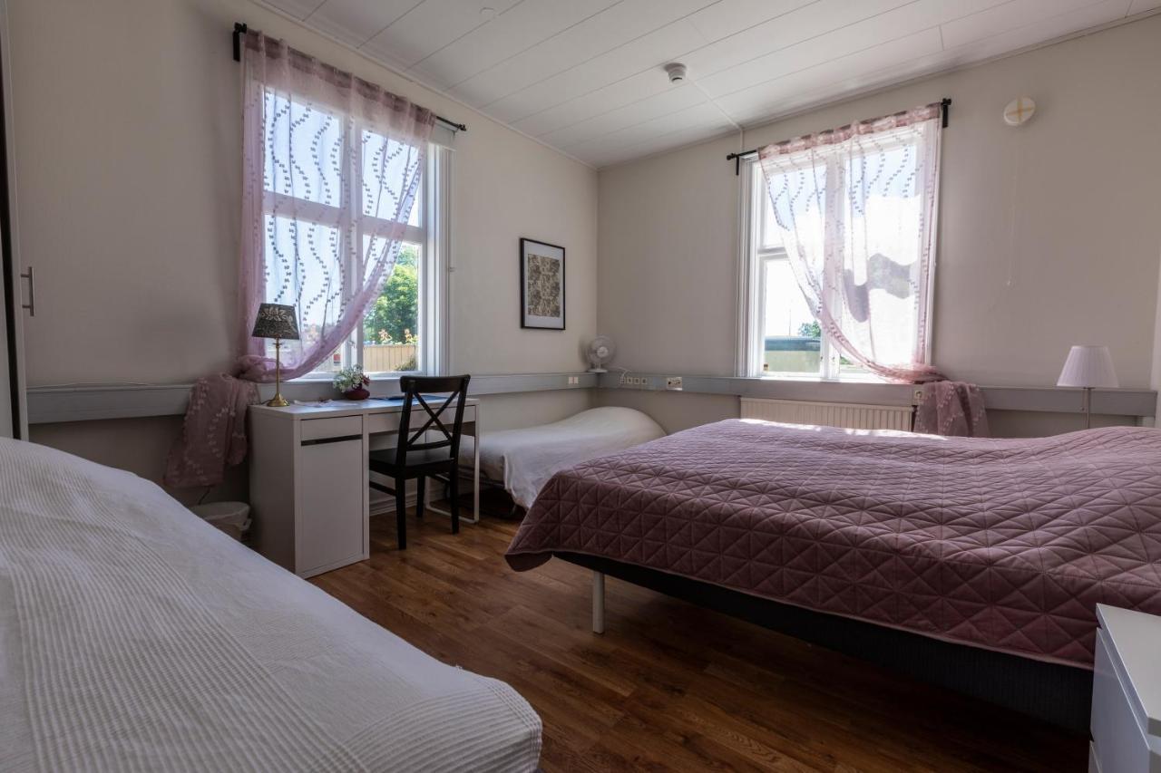 Jaernvaegshotellet B&B Skara Eksteriør bilde